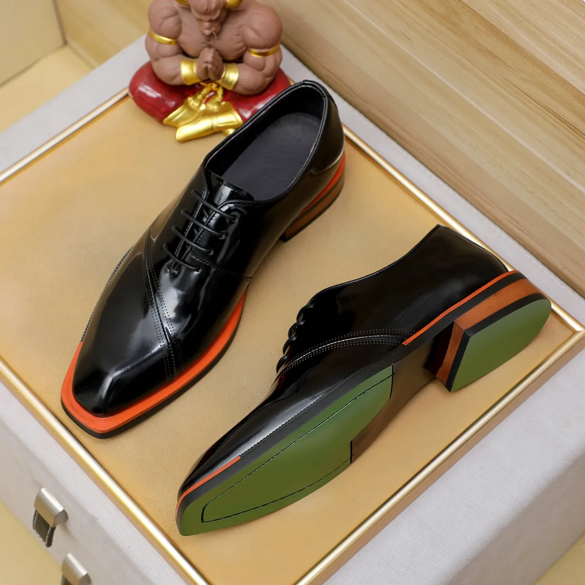 Men's shoes 💰620 💰 Louis Vuitton LV ® Autumn and Winter 🆕 models 🔛Full shoe counter First layer cowhide, 🐂leather lined casual shoes for men, super soft outsole, essential for driving. Counter synchronized original first layer cowhide completely 1:1 mold customization 🌹Top version, 2 colors available! Number: 38-45 (37.46. Customized)